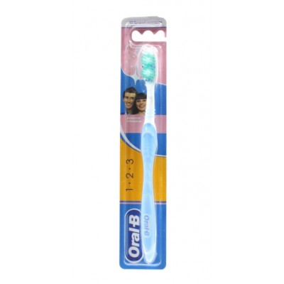 Зубная щетка Oral-B 3-Эффект Деликатное отбеливание (средняя)